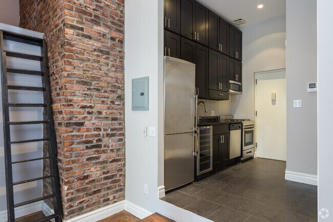 Building Photo - 234 W 14th St Rental