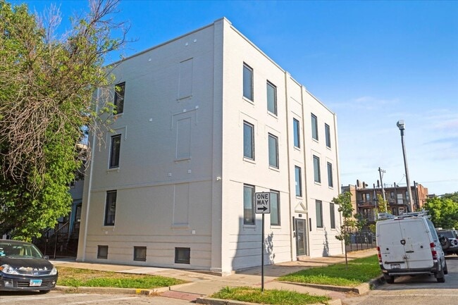 Building Photo - 2023 N Drake Ave Unit 3N Rental