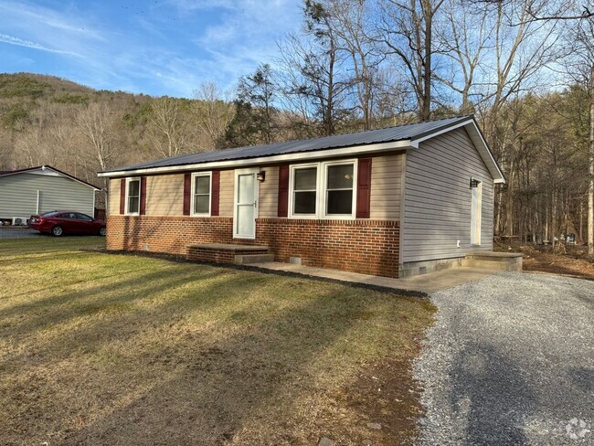 Building Photo - 3 bedroom ranch. Everything new.  Complete... Rental