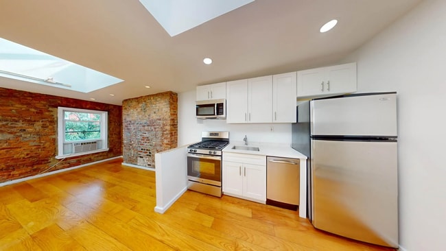 Photo - 3 Centre Market Pl