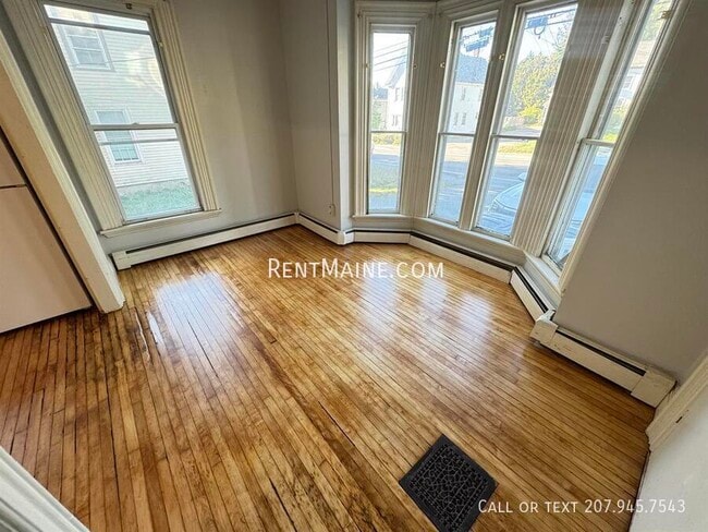 Building Photo - 232 Center St