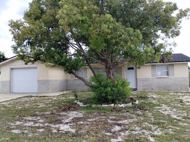 Building Photo - Beautiful 2-Bedroom, 2-Bath Home with Pool...