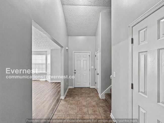 Photo - 3 Bed, 2 Bath Home with Fenced Yard & Garage / Pet-Friendly / Available Now!