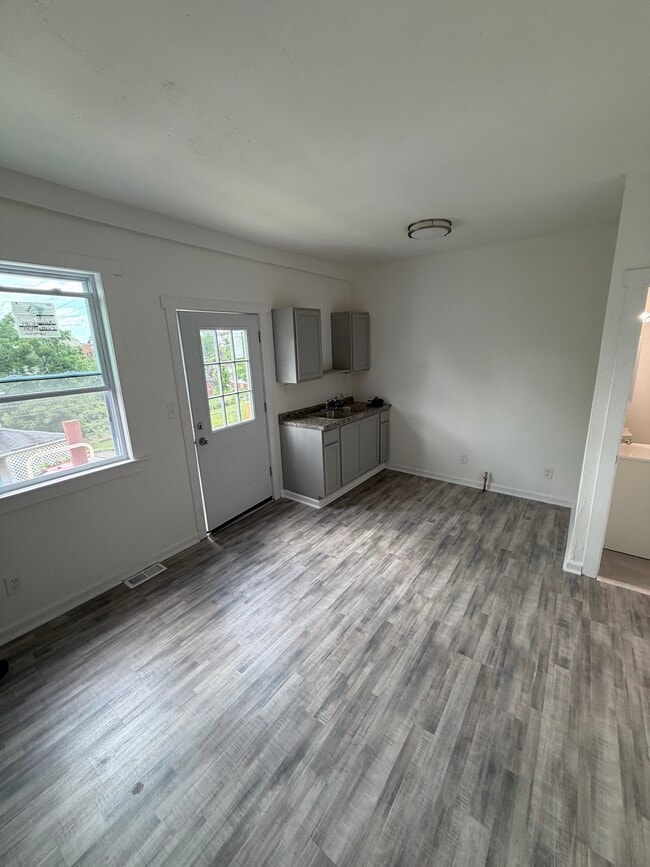 Photo - 1800 Grandview Ave Unit 1800 Grandview ave apt 3