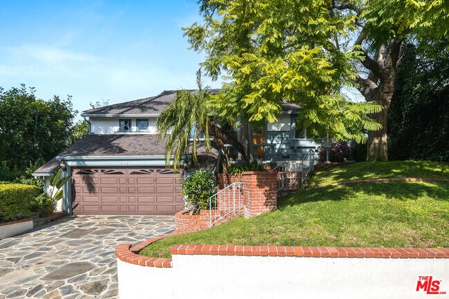 Photo - 2924 Manning Ave