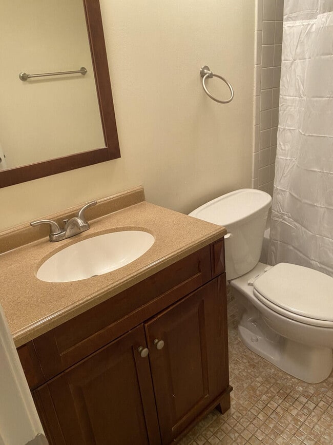 Photo - 201 Castlewood Dr Unidad A