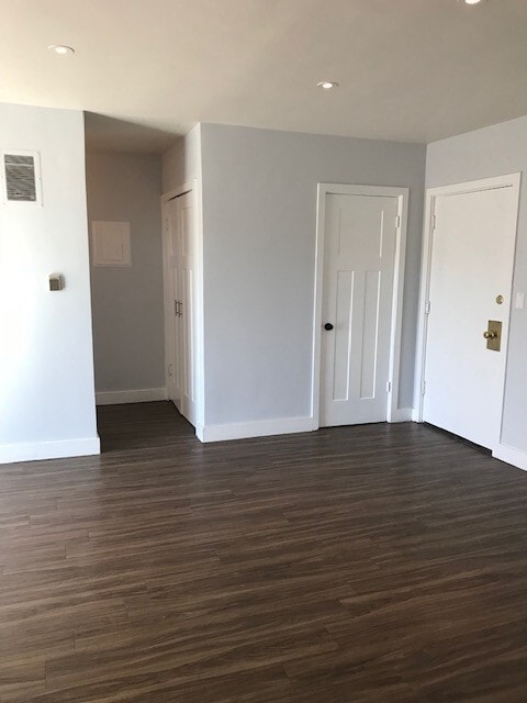 Photo - TARZANA 6170