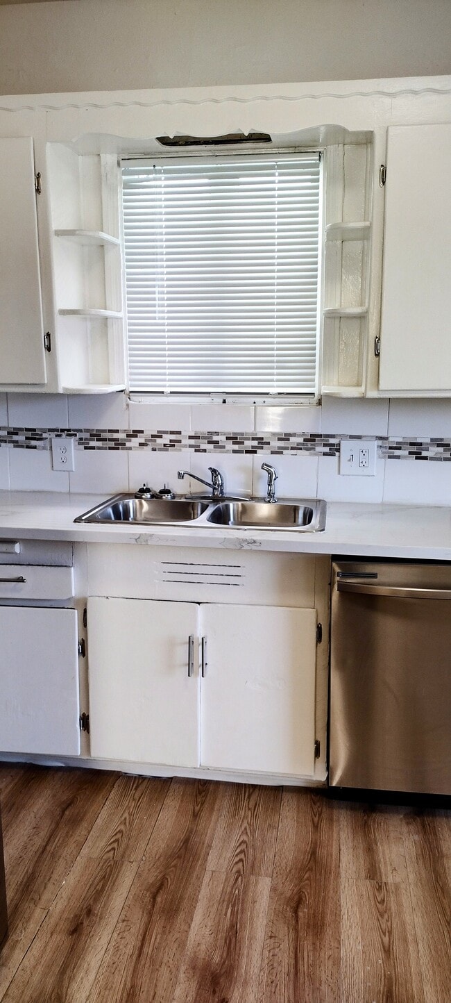 Photo - 2412 Myrtle St