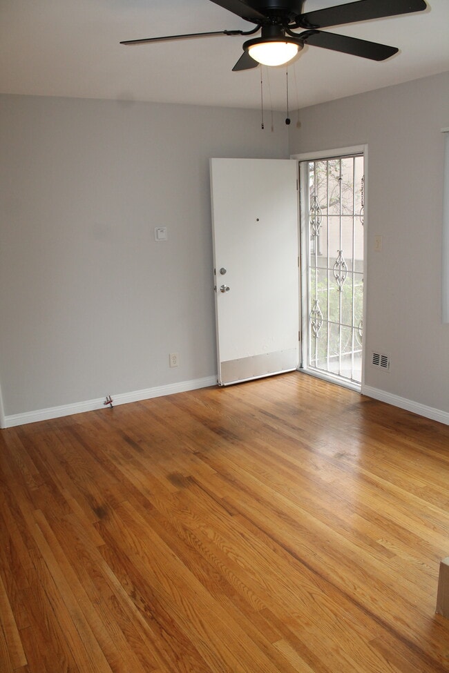 Photo - 445 E Providencia Ave Unidad A