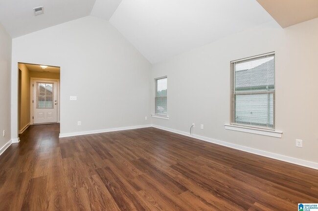 Photo - 875 Maple Trce