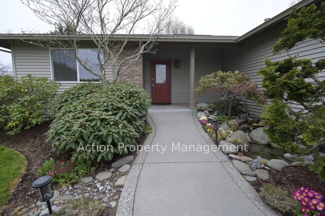 Photo - No step entry 2 bed, office, 2 bath, 2 car garage on 1.28 acres