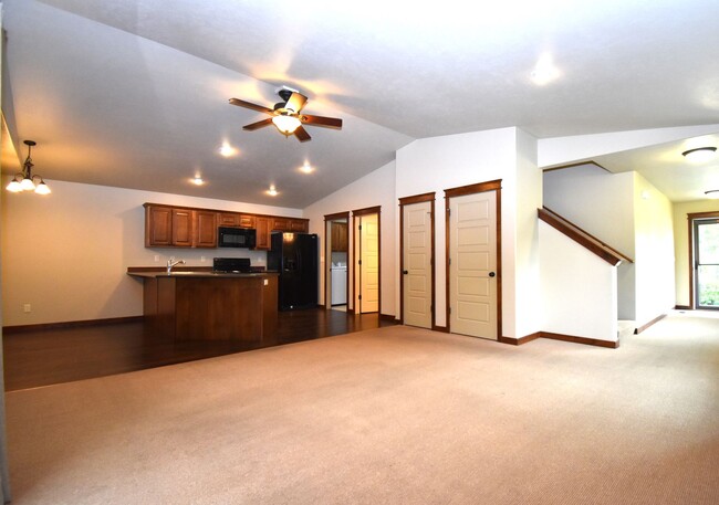 Photo - Beautiful 3 bedroom 2 1/2 bath townhouse in 4 Corners! Fenced backyard!
