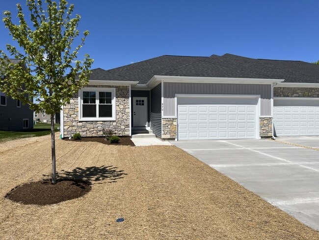 Building Photo - 970 Meadow Ln
