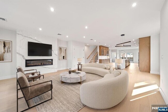 450 N 10th St Unit B