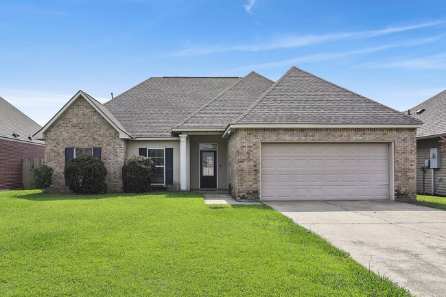 Building Photo - 17049 Jamestowne Dr