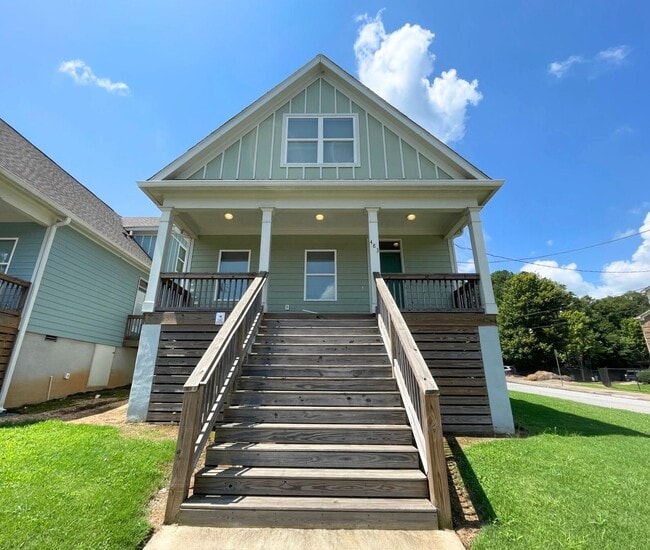 Building Photo - PRE-LEASING FOR AUGUST 2026!