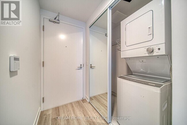 Photo - 230 Simcoe St Unit 1921