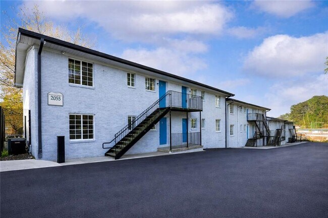 Building Photo - 2055 Alison Ct SW Unit 8