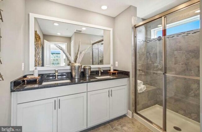 Photo - 4146 Skipton Pl