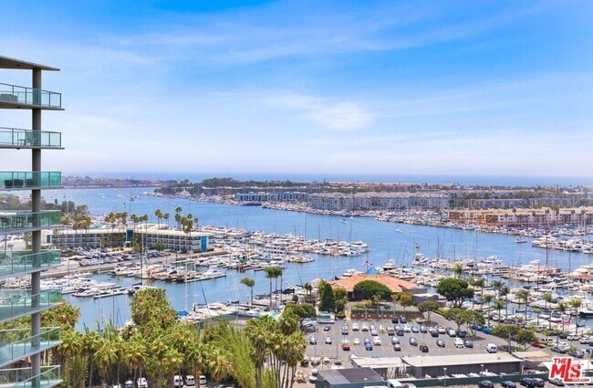 Building Photo - 13600 Marina Pointe Dr Unit 1702 Rental