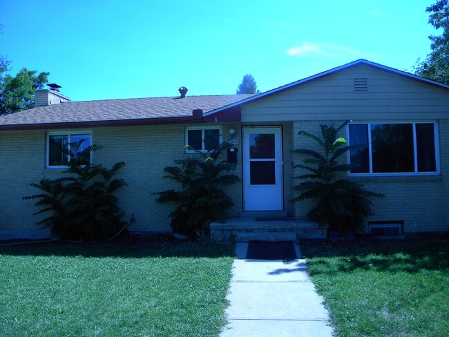 Blocks from CU - 2940 Pennsylvania Ave Rental
