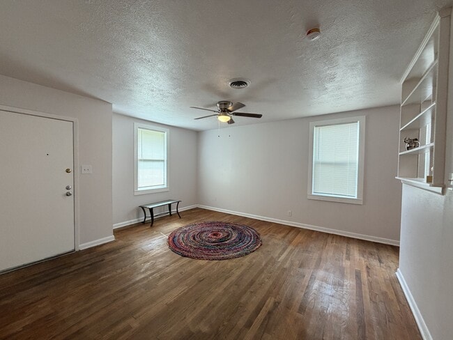 Photo - 3918 Harris Dr