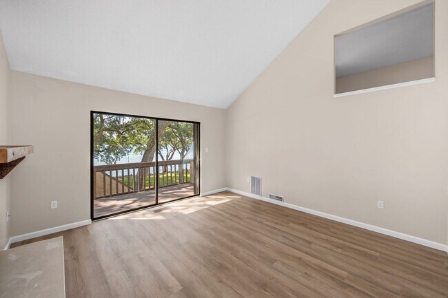 Building Photo - Waterfront Living in Bluewater Bay!