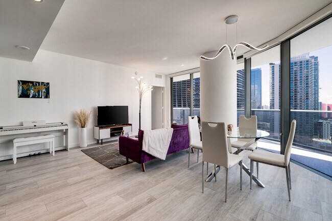 Photo - 45 SW 9th St Unidad # 2306