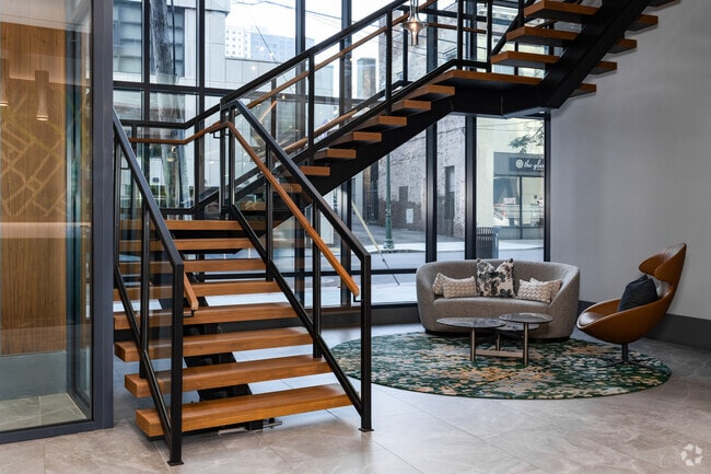 Lobby Lounge - The Leaf