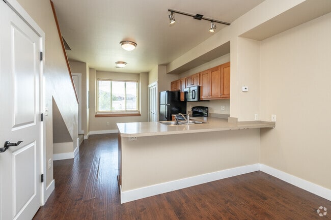 2BR, 2BA - 1,024SF - Dining Area - The Birches Townhomes