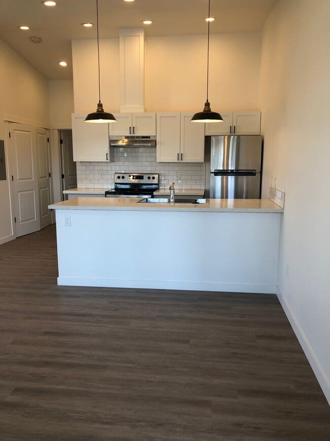 Parkway Commons - Parkway Commons Apartment Unit 201