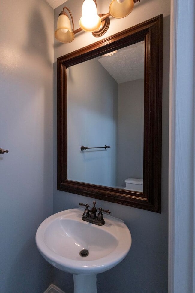 Photo - Charming 3Bed/2.5Bath in Constant Friendsh...