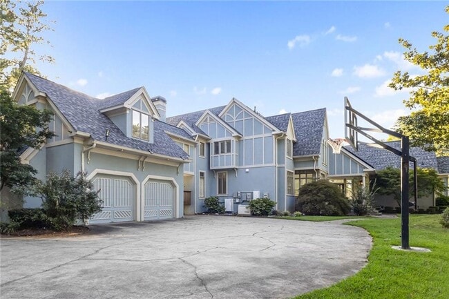 2910 Emerald Dr