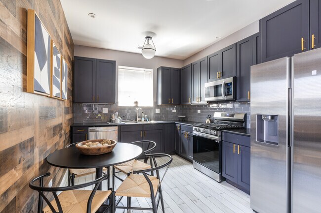 Kitchen (2W) #1 - Avenue on Kenwood - Co-Living