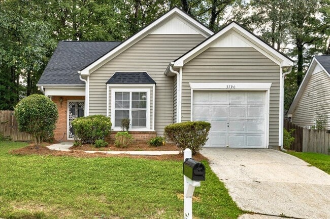 Building Photo - Welcome to this charming 3-bedroom, 2-bath...