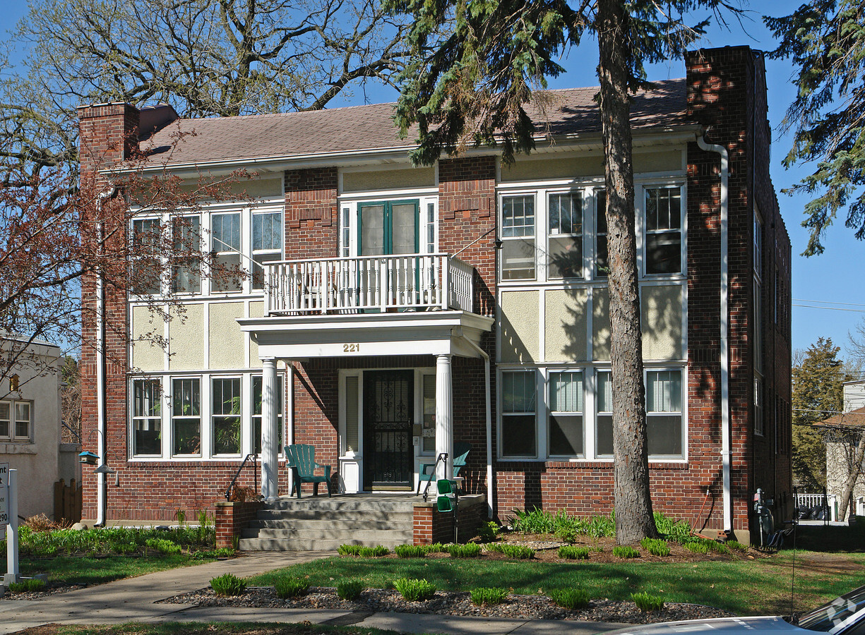 Montrose Place - Montrose Place Apartments