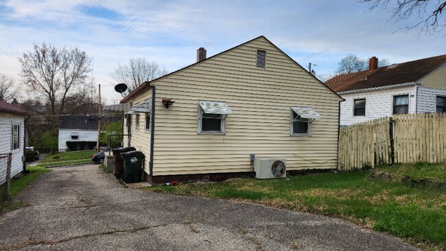 Photo - 1822 Catalpa Ave