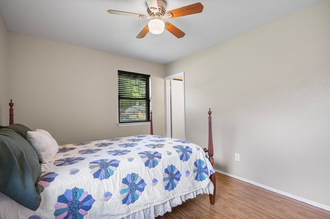 Photo - 3808 Appletree Ln