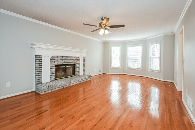 Photo - 28 Peggy Ct NW