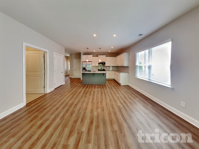 Photo - 571 Faye Aly