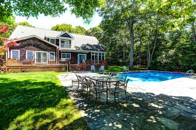 Photo - 11 Forest Crossing