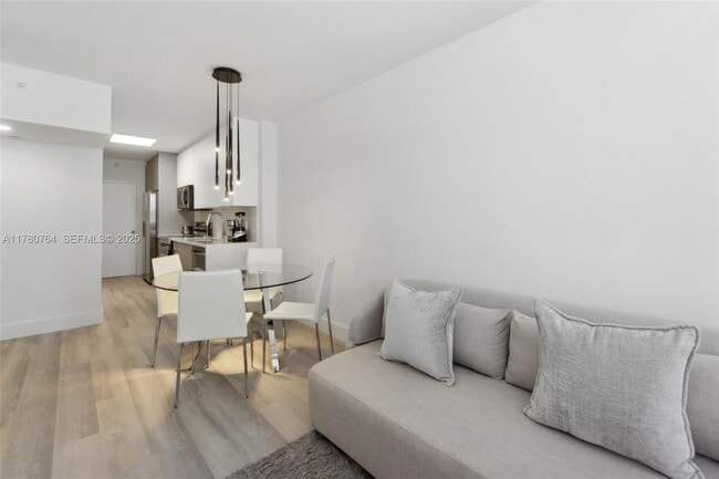 Building Photo - 100 Lincoln Rd Unit 1218