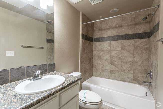 2BR, 2BA - 1,127SF