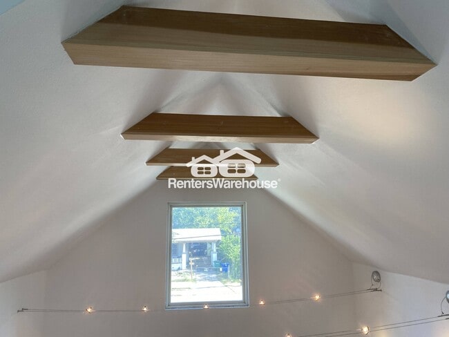 Photo - 1719 E Crockett St