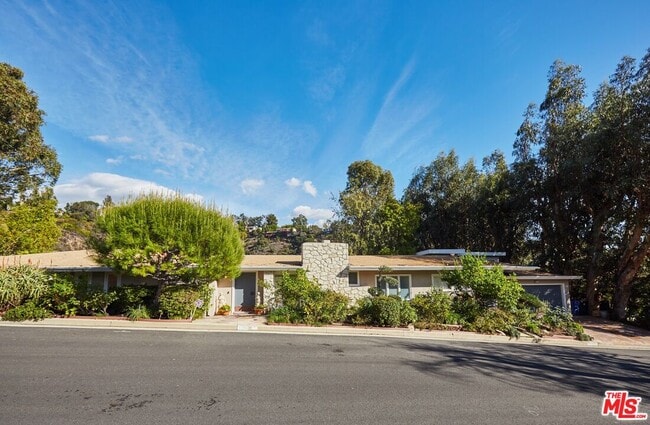 Photo - 1104 Casiano Rd House