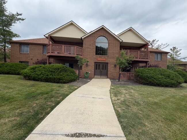 Building Photo - 8595 Scenicview Dr Unit 202