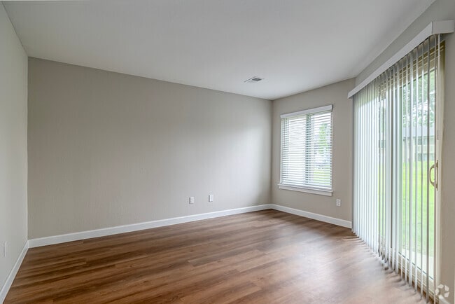 1BR, 1BA - 706SF - Living Room