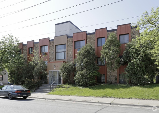 Building Photo - 629 E 15th St