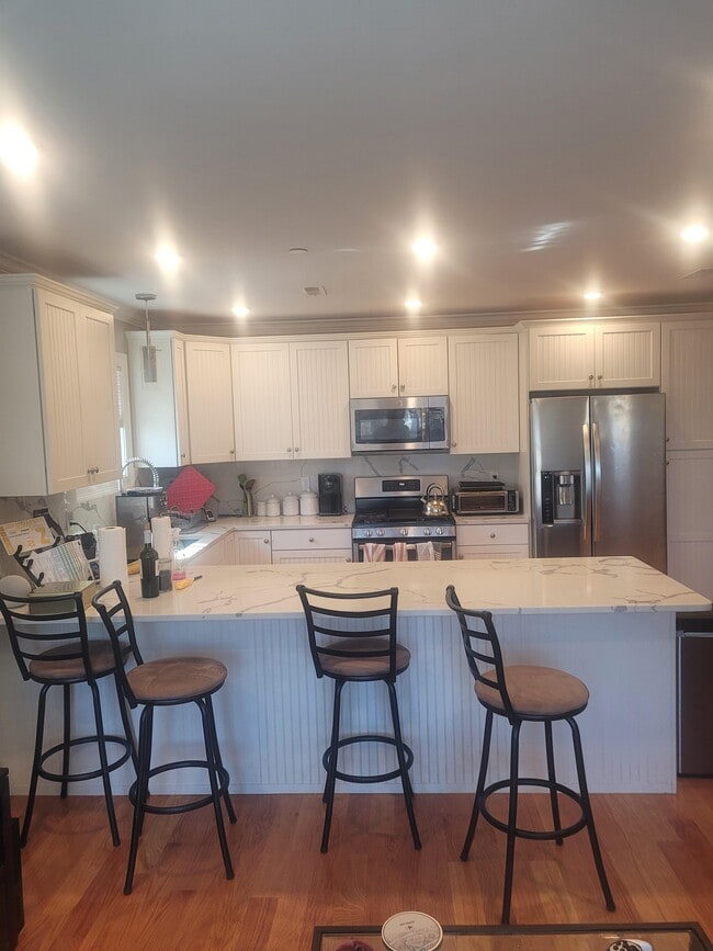 Building Photo - 116 Holland St Unit 2L