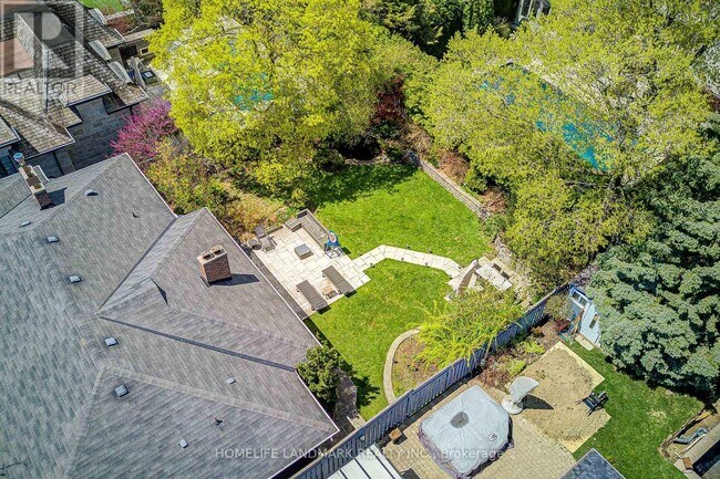Photo - 102 Stratford Crescent